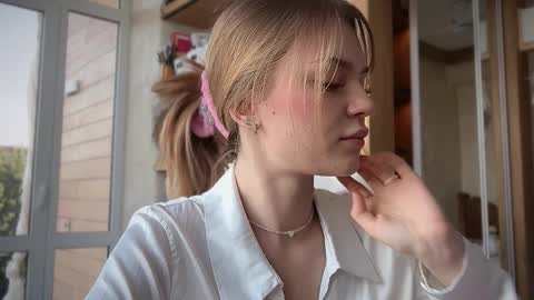 Im Emi streaming with my friend Reyna today online show from 11, 4, 2026