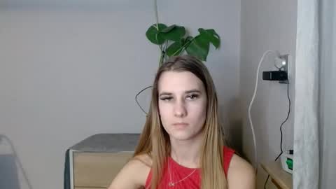Snapshot of cyntianatural chatting on 3, 2, 2025 CyntiaNatural online show from 3, 2, 2025