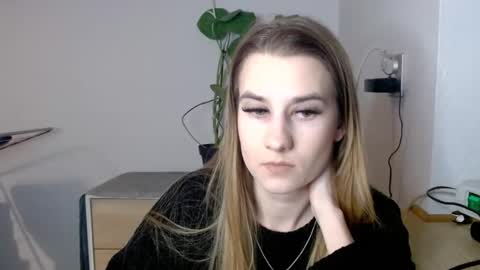 Snapshot of cyntianatural chatting on 4, 2, 2025 CyntiaNatural online show from 4, 2, 2025