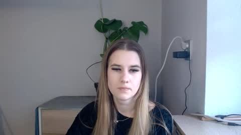Snapshot of cyntianatural chatting on 5, 2, 2025 CyntiaNatural online show from 5, 2, 2025