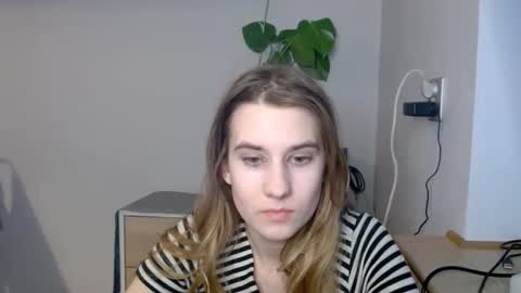Snapshot of cyntianatural chatting on 9, 3, 2025 CyntiaNatural online show from 9, 3, 2025