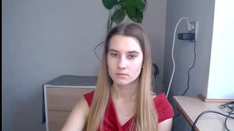 Snapshot of cyntianatural chatting on 11, 3, 2025 CyntiaNatural online show from 11, 3, 2025
