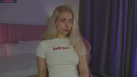 Snapshot of d0ll_eyes_ chatting on 12, 6, 2026 Julie online show from 12, 6, 2026