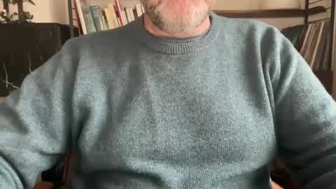 Snapshot of d_bowie chatting on 17, 12, 2025 d_bowie online show from 17, 12, 2025