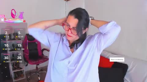 Mia  online show from 17, 11, 2025