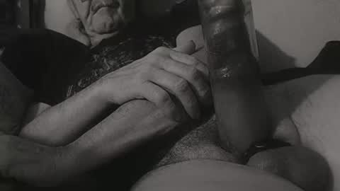 Snapshot of daddiesmonstercock chatting on 4, 1, 2025 daddiesmonstercock online show from 4, 1, 2025