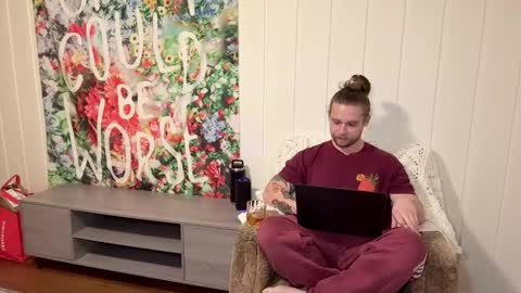 Snapshot of daddydaydrinkz chatting on 23, 12, 2025 DaddydayDrinkz online show from 23, 12, 2025