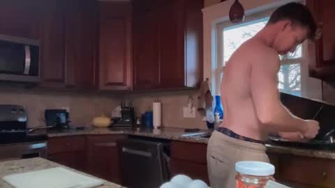 Snapshot of daddygmoney6969 chatting on 4, 12, 2024 daddygmoney6969 online show from 4, 12, 2024