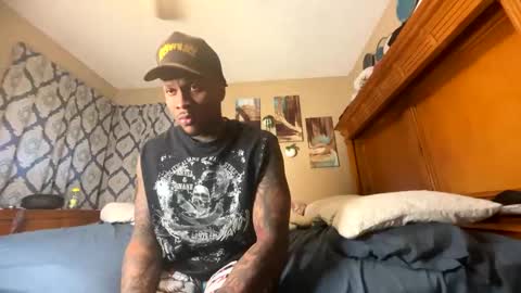 Snapshot of daddyjanimal chatting on 15, 12, 2025 sexy tatted king bbc online show from 15, 12, 2025