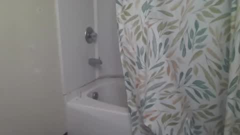 Snapshot of daddyscumslut211 chatting on 4, 4, 2026 fairylee21 online show from 4, 4, 2026