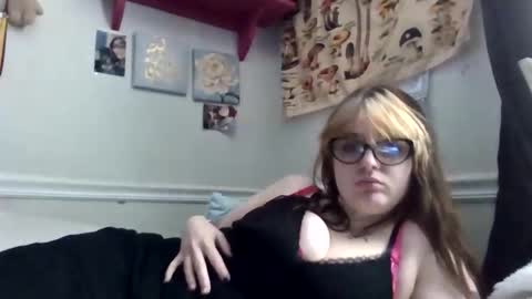 Snapshot of dadsdoll2 chatting on 23, 3, 2026 dadsdoll2 online show from 23, 3, 2026