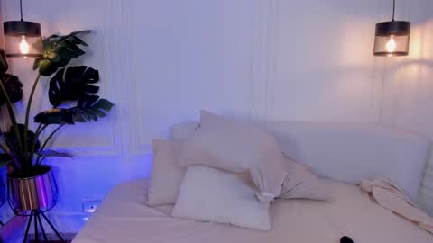 dafne_hillss online show from 9, 11, 2025