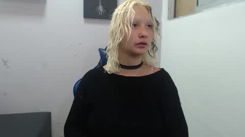 Snapshot of dafne_kim chatting on 21, 4, 2026 Dafne online show from 21, 4, 2026