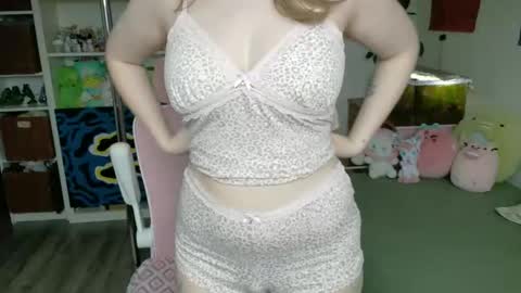 Snapshot of daisy_dollxo chatting on 19, 4, 2026 Daisy online show from 19, 4, 2026
