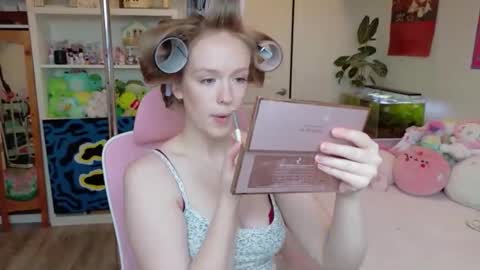 Snapshot of daisy_dollxo chatting on 13, 5, 2026 Daisy online show from 13, 5, 2026