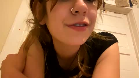 Snapshot of daisybaby699 chatting on 21, 4, 2026 DaisyB3 online show from 21, 4, 2026