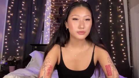 Daisy Kim online show from 22, 2, 2025