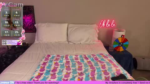 Snapshot of daisymystique chatting on 27, 4, 2026 daisymystique online show from 27, 4, 2026