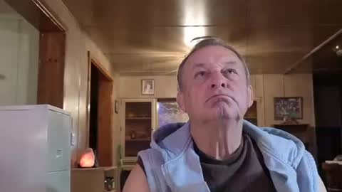 Snapshot of dakit2 chatting on 18, 12, 2025 dakit online show from 18, 12, 2025