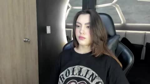 Snapshot of dakotarussell_ chatting on 7, 1, 2026 Dakota online show from 7, 1, 2026