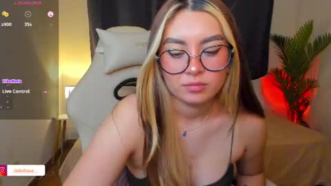 dakottaa__ online show from 2, 7, 2026
