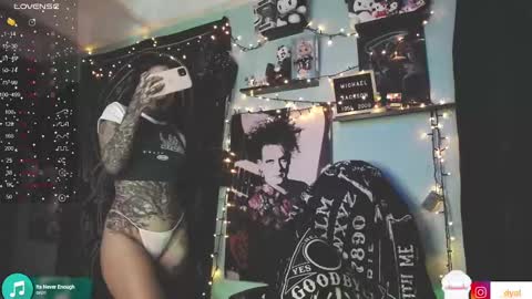 dalia_vorhees online show from 6, 1, 2025