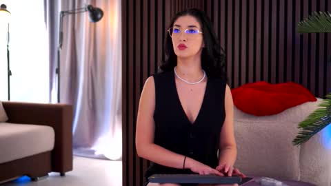 Snapshot of daliaveyron chatting on 24, 11, 2025 Dalia online show from 24, 11, 2025