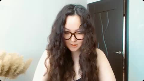 Snapshot of dalidayes chatting on 26, 10, 2025 Dali online show from 26, 10, 2025