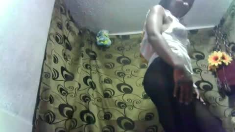 Snapshot of dalila_b chatting on 30, 10, 2025 Dali online show from 30, 10, 2025