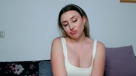 Snapshot of dalyana22 chatting on 22, 4, 2026 Maria online show from 22, 4, 2026