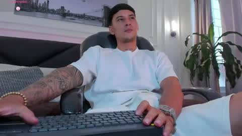 Snapshot of damian23_ chatting on 1, 4, 2026 DAMIAN online show from 1, 4, 2026