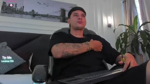 Snapshot of damian23_ chatting on 4, 4, 2026 DAMIAN online show from 4, 4, 2026