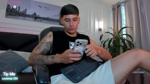 Snapshot of damian23_ chatting on 10, 4, 2026 DAMIAN online show from 10, 4, 2026