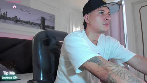 Snapshot of damian23_ chatting on 11, 4, 2026 DAMIAN online show from 11, 4, 2026