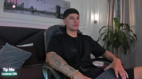 Snapshot of damian23_ chatting on 13, 4, 2026 DAMIAN online show from 13, 4, 2026