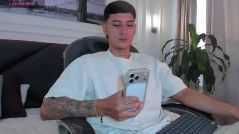 Snapshot of damian23_ chatting on 14, 4, 2026 DAMIAN online show from 14, 4, 2026