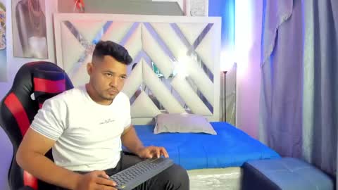 Snapshot of damian_lux69 chatting on 7, 5, 2026 DAMIAN LUX online show from 7, 5, 2026