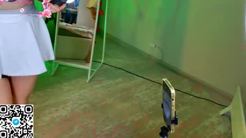 Snapshot of damn_emilia chatting on 30, 11, 2025 Emilia online show from 30, 11, 2025