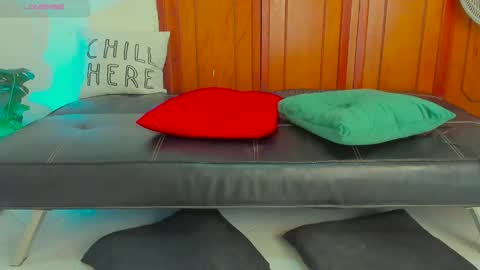 Kary-- independent model Schedule 0530am-1000am colombian time online show from 15, 12, 2024