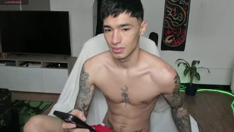 Snapshot of damon_333 chatting on 21, 4, 2026 Damon online show from 21, 4, 2026