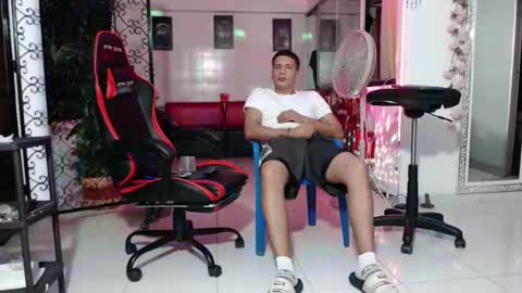 damyan_2003 online show from 5, 1, 2025