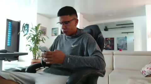 Snapshot of damyan_2003 chatting on 5, 4, 2026 damyan_2003 online show from 5, 4, 2026