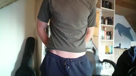 Snapshot of dan_snow24 chatting on 22, 11, 2025 Dan Snow online show from 22, 11, 2025