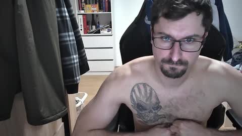 Snapshot of dan_the_man405 chatting on 1, 2, 2025 King Dan online show from 1, 2, 2025