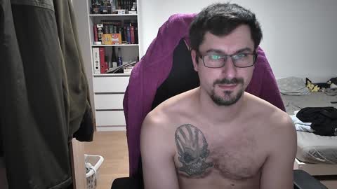 Snapshot of dan_the_man405 chatting on 4, 2, 2025 King Dan online show from 4, 2, 2025