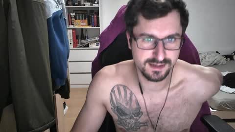 Snapshot of dan_the_man405 chatting on 5, 2, 2025 King Dan online show from 5, 2, 2025