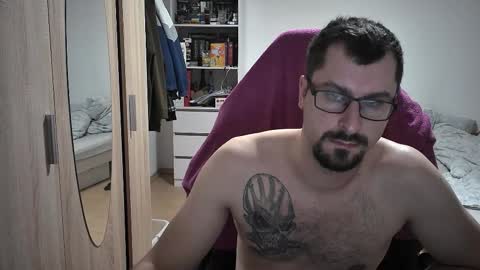 Snapshot of dan_the_man405 chatting on 27, 10, 2025 King Dan online show from 27, 10, 2025