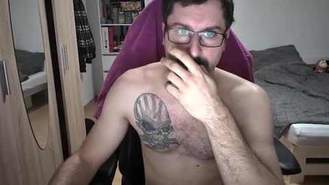 Snapshot of dan_the_man405 chatting on 21, 12, 2025 King Dan online show from 21, 12, 2025