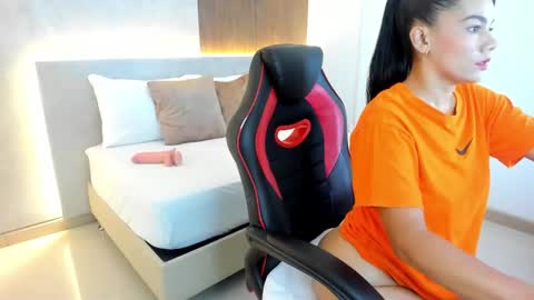 D A N A  online show from 16, 9, 2025