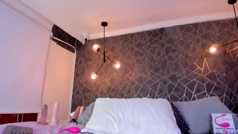    online show from 31, 10, 2025